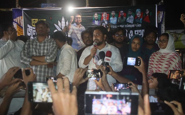 আপনারা ছাত্র সংসদ নির্বাচনের আন্দোলন করেন, আমারা সংহতি জানাবো: নাহিদ